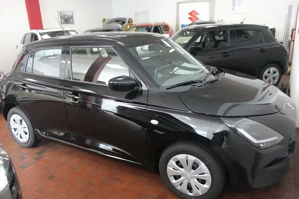 Neu Suzuki Swift Club 83 PS (61 kW) 2025 Weiß Kleinwagen