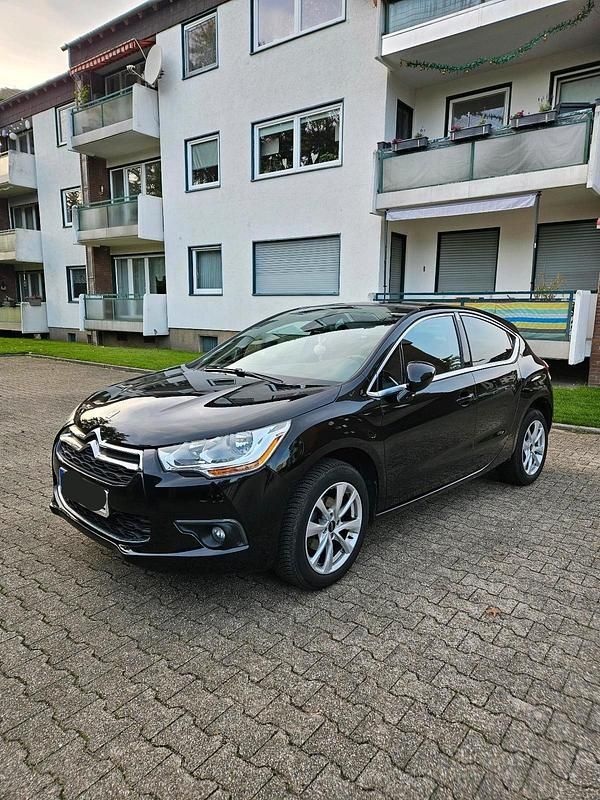 Schwarz Gebraucht 2011 Citroën DS4 Kleinwagen | 6.900 € (Fairer Preis) - Bild 1/4