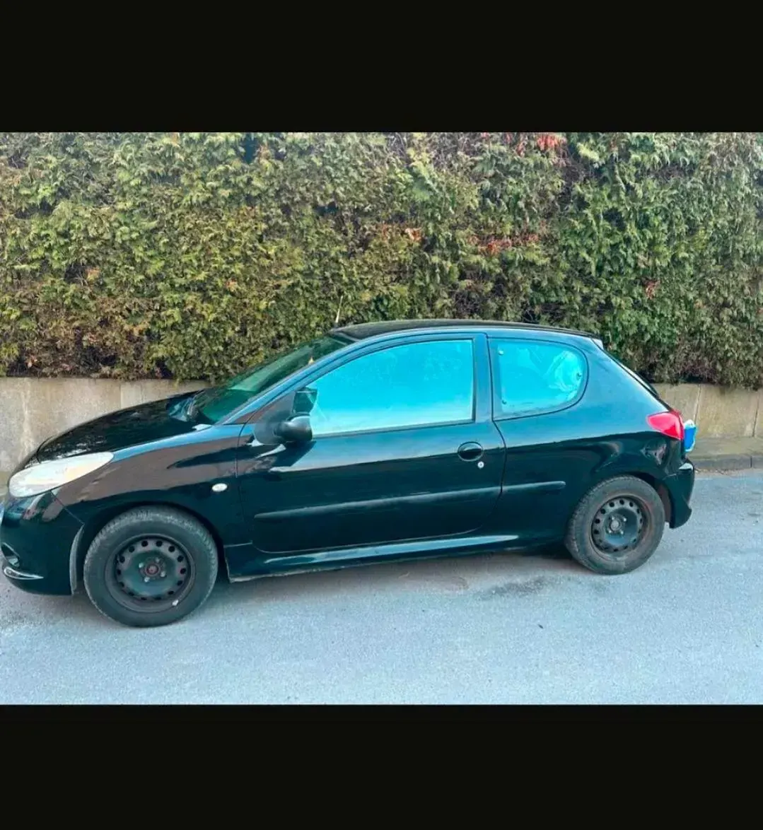 Gebraucht Peugeot 206+ 75 PS (55 kW) 2009 Schwarz Kleinwagen