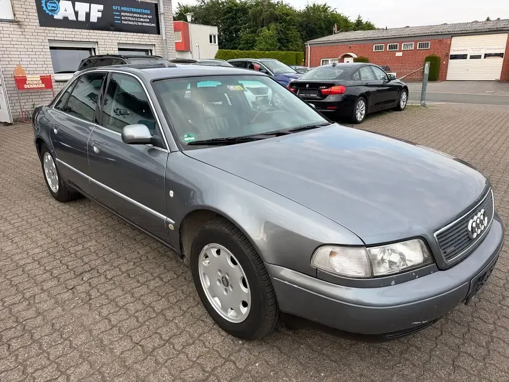 Gebraucht Audi A8 193 PS (141 kW) 1997 Grau Limousine