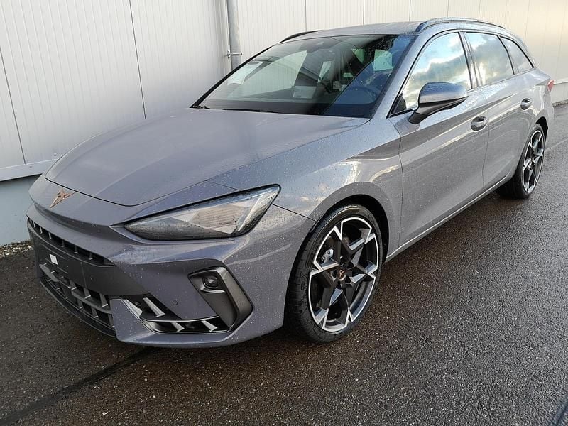 Neu Cupra Leon VZ 333 PS (244 kW) 2025 Taigagrau Kombi