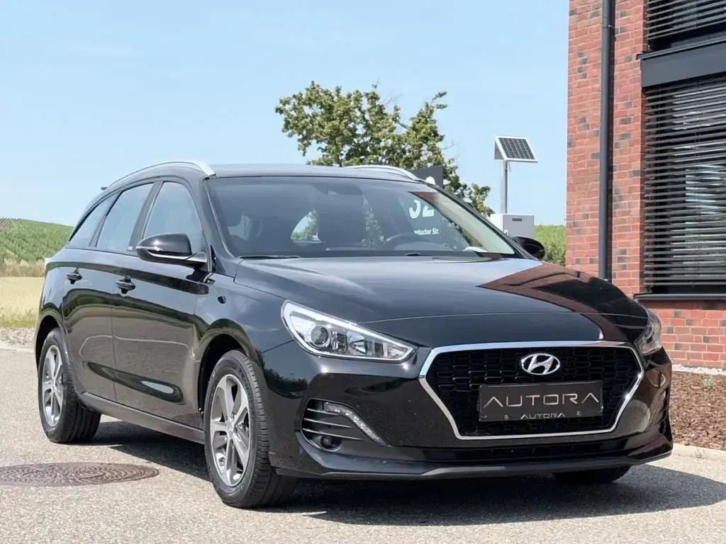 Gebraucht Hyundai i30 Trend 116 PS (85 kW) 2020 Schwarz Kombi