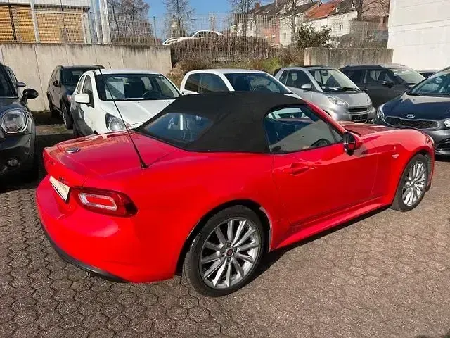 Gebraucht Fiat 124 Spider Lusso 140 PS (102 kW) 2019 Rot uni Cabrio