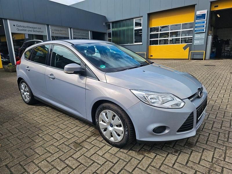 Gebraucht Ford Focus Trend 95 PS (69 kW) 2011 Grau Limousine