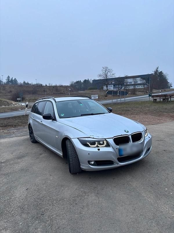 Gebraucht BMW 320 179 PS (131 kW) 2008 Silber Kombi