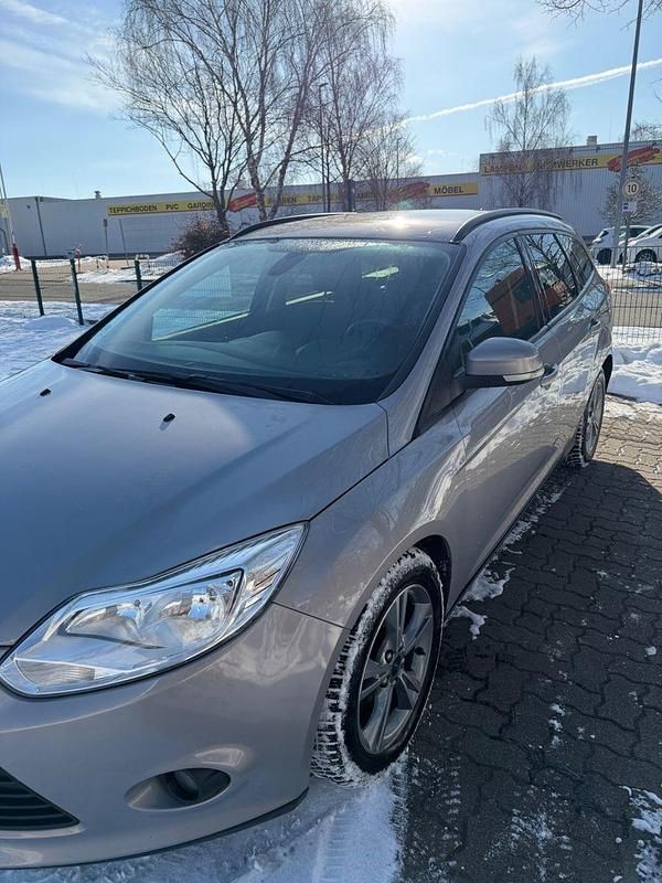 Gebraucht Ford Focus Trend 116 PS (85 kW) 2013 Grau Kombi