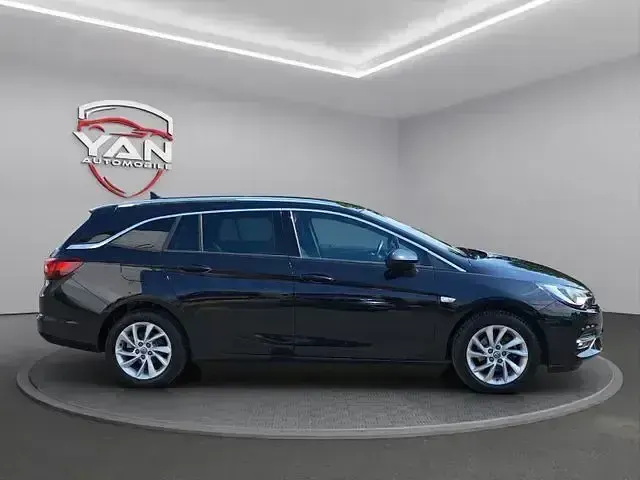 Gebraucht Opel Astra 131 PS (96 kW) 2022 Schwarz Kleinwagen