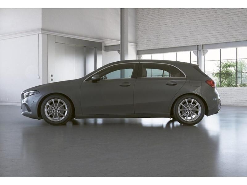 Gebraucht Mercedes A200 Progressive 163 PS (119 kW) 2020 Grau metalliclack mountaingrau Limousine