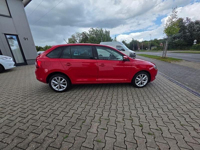 Gebraucht Skoda Rapid Joy 90 PS (66 kW) 2016 Rot Limousine