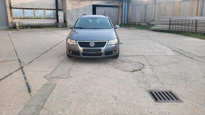 Grau Gebraucht 2005 VW Passat Kombi | 850 € (Superpreis) - Bild 1/4