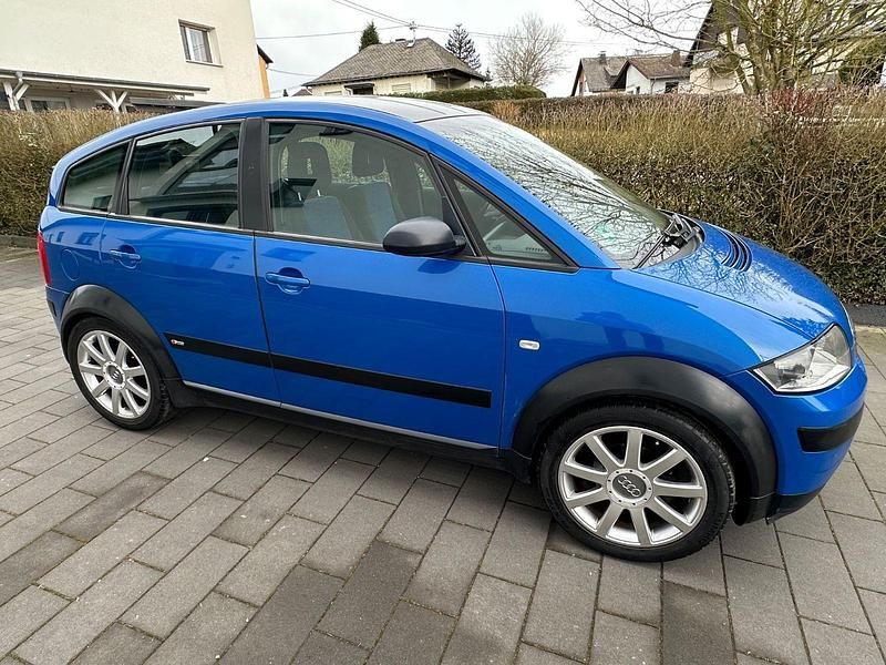 Second-hand Audi A2 S-Line 75 CP (55 kW) 2003 Albastru Hatchback