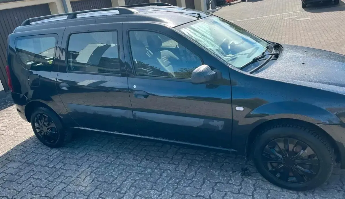 Second-hand Dacia Logan 85 CP (62 kW) 2011 Negru Break