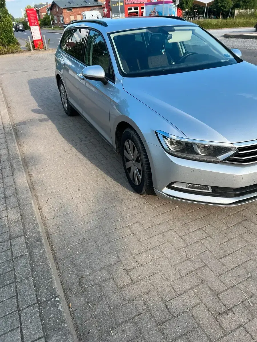 Gebraucht VW Passat 150 PS (110 kW) 2019 Grau Kombi