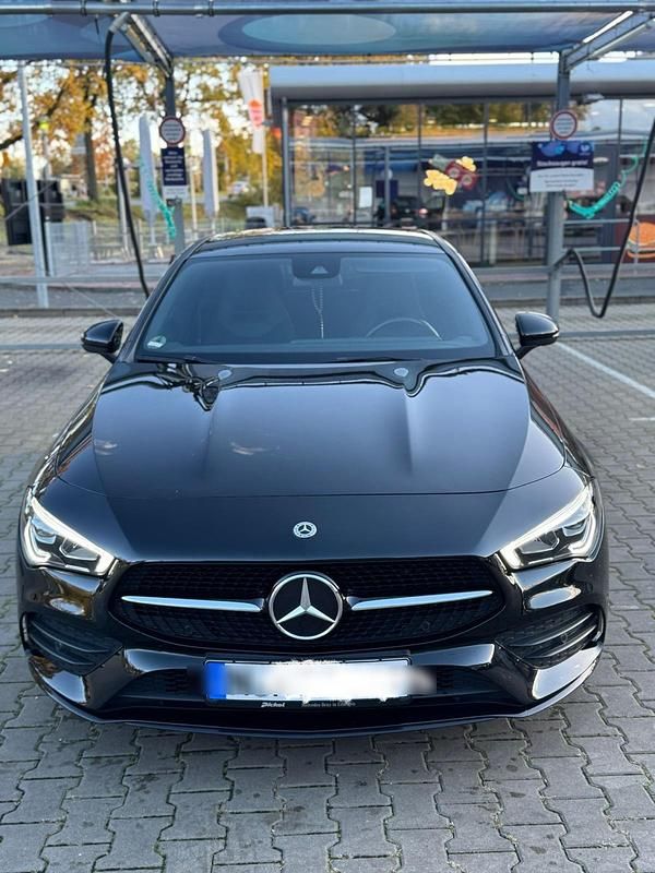 Schwarz Gebraucht 2021 Mercedes CLA250e Limousine | 27.500 € - Bild 1/4