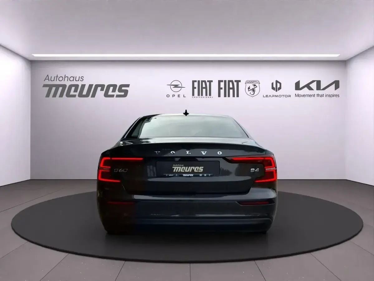 Gebraucht Volvo S60 Core 197 PS (144 kW) 2024 Grau Limousine