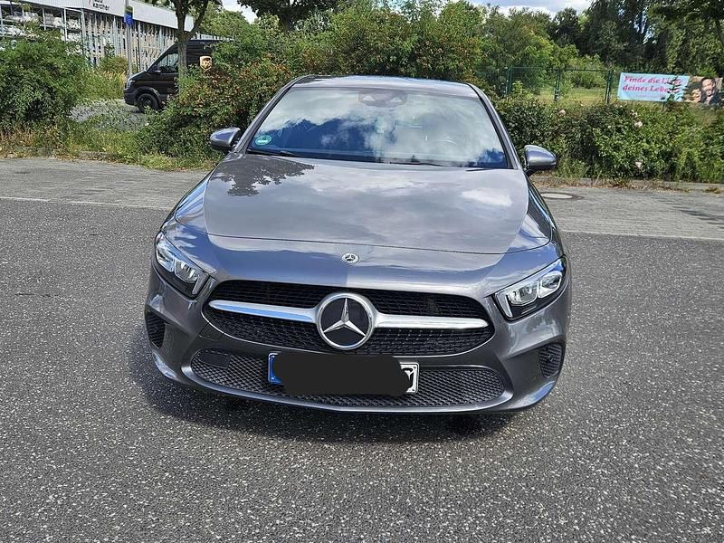 Gebraucht Mercedes A200 Edition 1 163 PS (119 kW) 2020 Grau Kleinwagen
