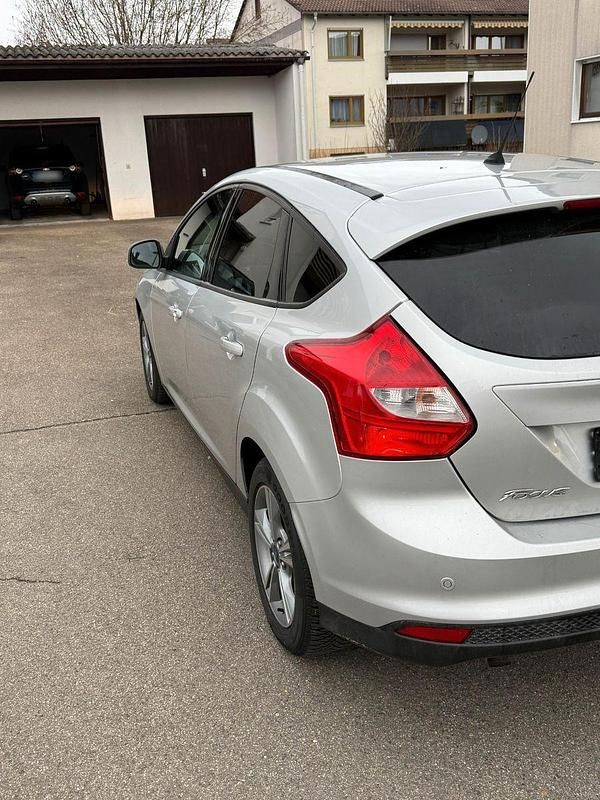 Gebraucht Ford Focus SYNC Edition 125 PS (91 kW) 2014 Silber Limousine