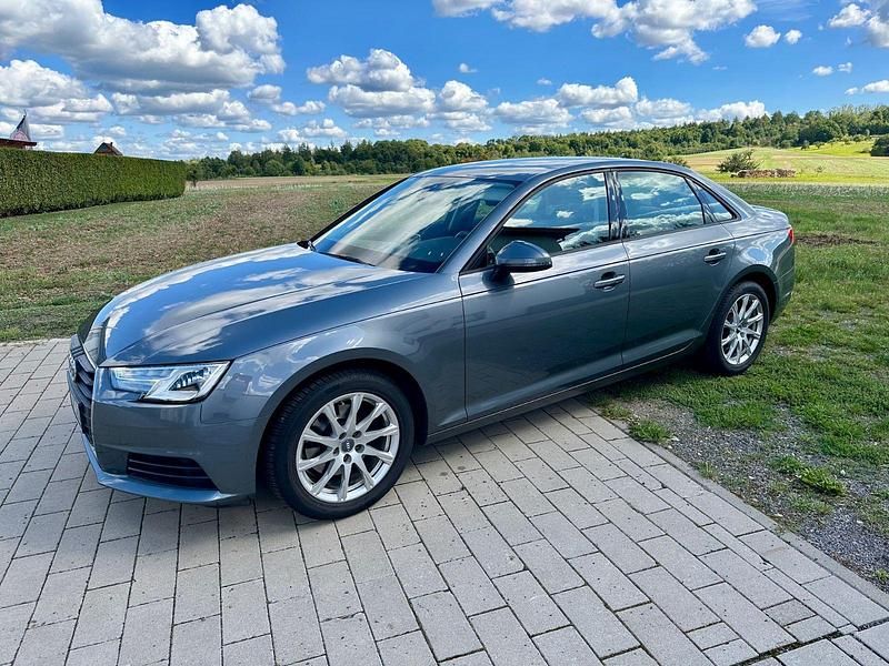 Używany Audi A4 150 KM (110 kW) 2016 Szary Sedan/Limuzyna