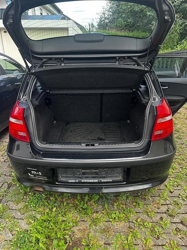 Gebraucht BMW 116 122 PS (89 kW) 2009 Schwarz Kleinwagen