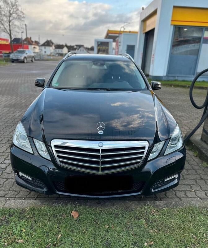 Schwarz Gebraucht 2010 Mercedes E250 Kombi | 6.000 € (Superpreis) - Bild 1/4