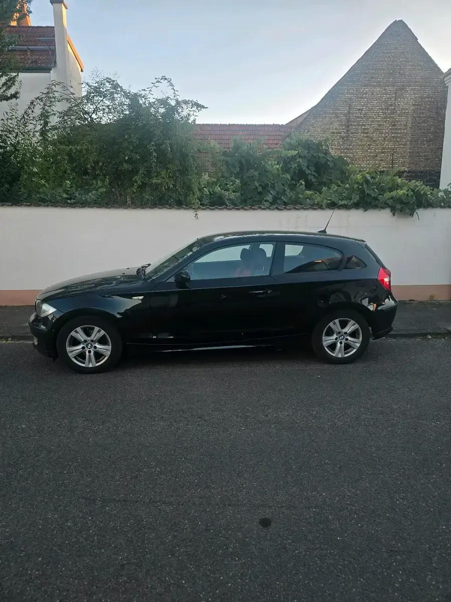 Gebraucht BMW 118 148 PS (108 kW) 2009 Schwarz Kleinwagen
