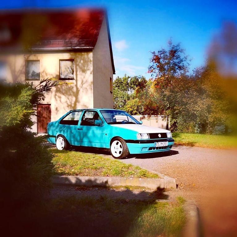 Blau Gebraucht 1990 VW Polo Classicline | 3.200 € - Bild 1/4