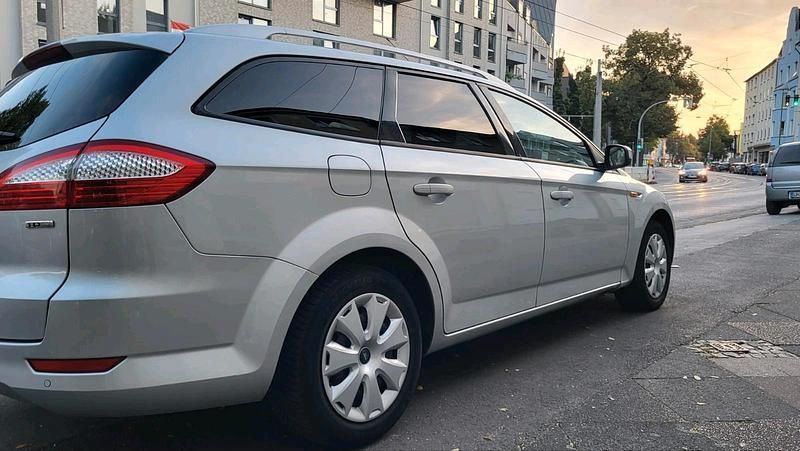 Silber Gebraucht 2010 Ford Mondeo Kombi | 4.500 € (Etwas zu teuer) - Bild 1/4