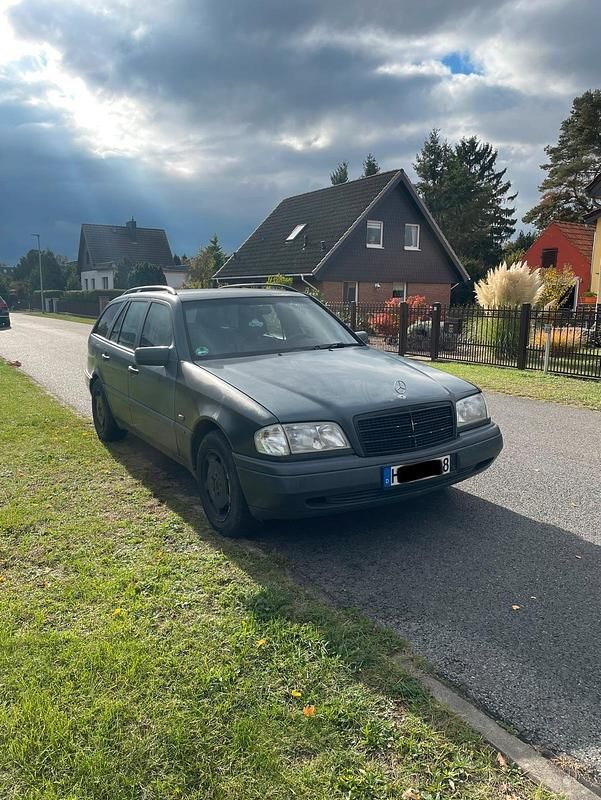 Schwarz Gebraucht 1997 Mercedes C180 Kombi | 1.000 € (Superpreis) - Bild 1/4