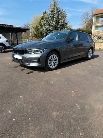Gebraucht BMW 320e 163 PS (119 kW) 2022 Grau Kombi
