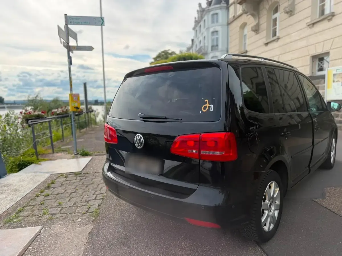 Gebraucht VW Touran 105 PS (77 kW) 2012 Schwarz Van / Kleinbus