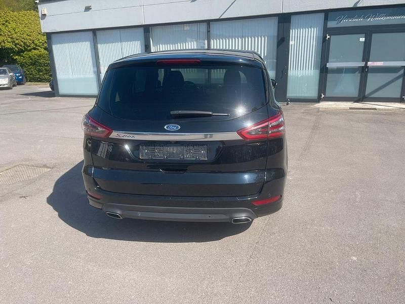 Second-hand Ford S-MAX Titanium 179 CP (131 kW) 2017 Negru Monovolum