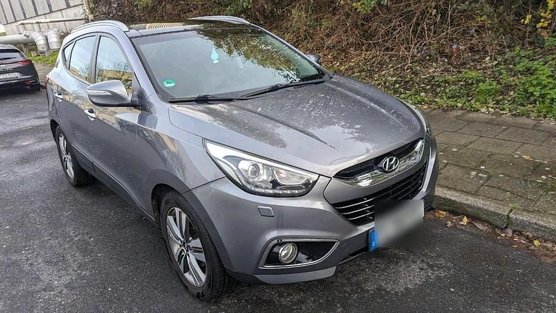 Grau Gebraucht 2016 Hyundai ix35 SUV | 9.900 € - Bild 1/4