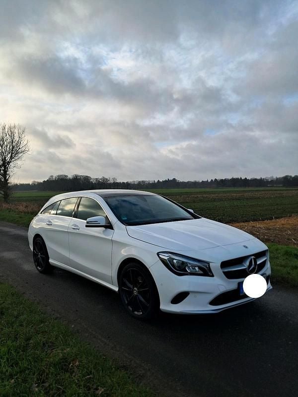 Weiß Gebraucht 2018 Mercedes 180 Limousine | 13.100 € (Guter Preis) - Bild 1/4