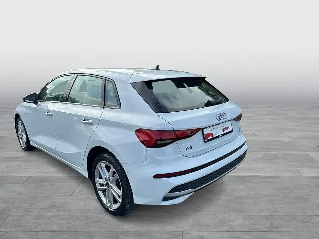 Gebraucht Audi A3 Ambiente 116 PS (85 kW) 2025 Gletscherweiß metallic Limousine