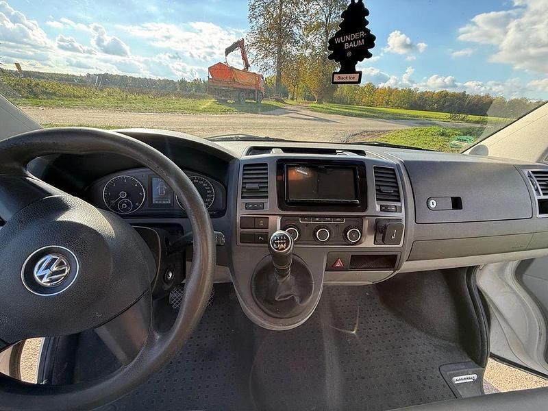 Weiß Gebraucht 2011 VW T5 Van | 11.990 € (Guter Preis) - Bild 1/4