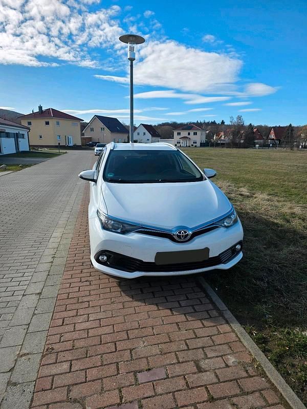 Gebraucht Toyota Auris 111 PS (81 kW) 2015 Weiß Kombi