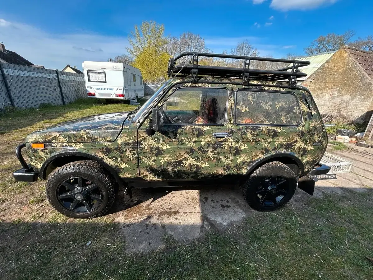 Second-hand Lada niva 83 CP (61 kW) 2002 Andere farben SUV