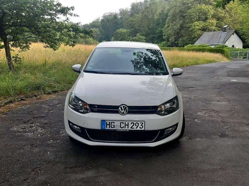 Weiß Gebraucht 2013 VW Polo Comfortline Limousine | 4.850 € (Guter Preis) - Bild 1/4