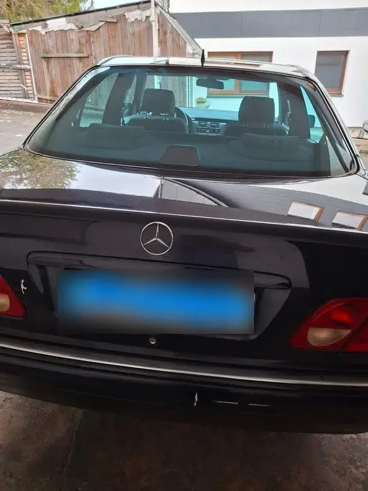 Gebraucht Mercedes E280 Avantgarde 204 PS (150 kW) 1998 Blau Limousine