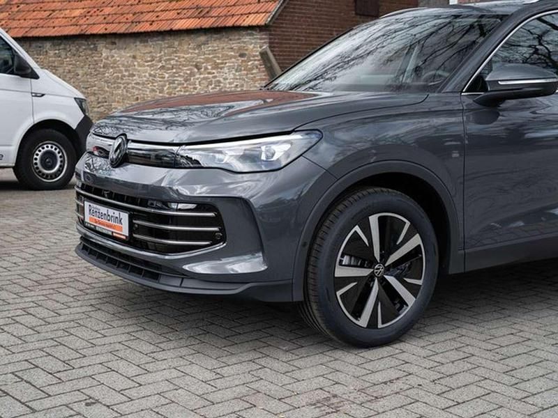 Neu VW Tiguan IQ Drive 150 PS (110 kW) 2025 Delfingrau metallic SUV