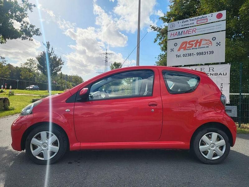 Gebraucht Toyota Aygo Cool 68 PS (50 kW) 2009 Rot Kleinwagen
