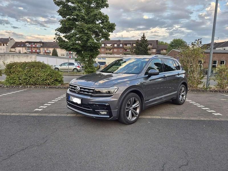 Grau Gebraucht 2019 VW Tiguan R-line SUV | 26.499 € (Superpreis) - Bild 1/4