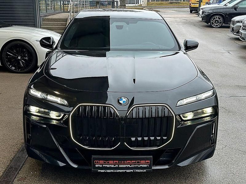 Gebraucht BMW 740 M Sport 299 PS (219 kW) 2025 Schwarz Limousine