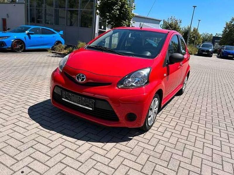 Rot Gebraucht 2014 Toyota Aygo Cool Kleinwagen | 6.590 € (Fairer Preis) - Bild 1/4