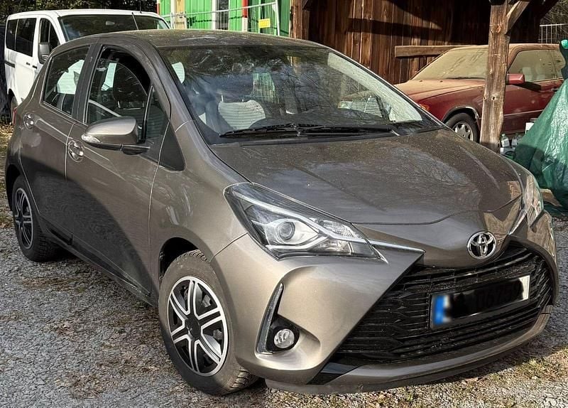 Gebraucht Toyota Yaris Comfort 111 PS (81 kW) 2017 Braun Kleinwagen