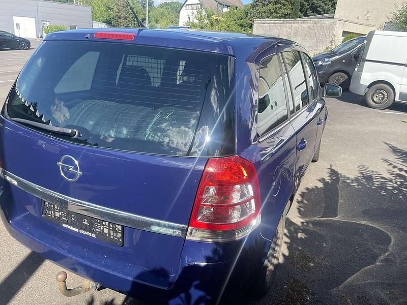 Gebraucht Opel Zafira Edition 110 PS (80 kW) 2010 Royal blau (s2) Van / Kleinbus