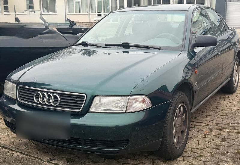 Grün Gebraucht 1996 Audi A4 Limousine | 650 € (Superpreis) - Bild 1/4