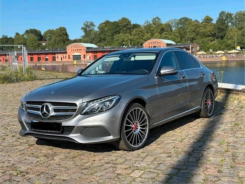 Grau Gebraucht 2015 Mercedes C220 Limousine | 16.998 € (Fairer Preis) - Bild 1/4