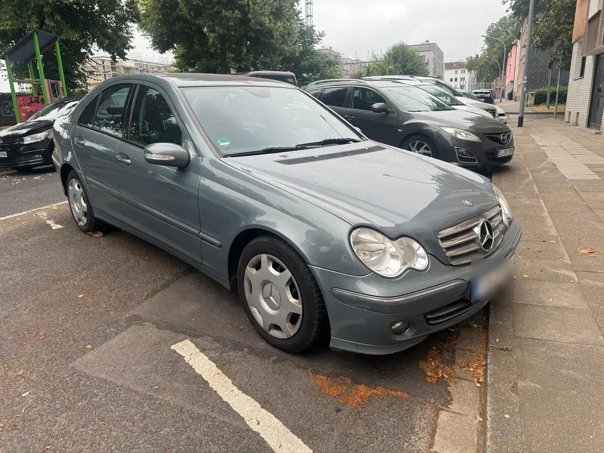 Gebraucht Mercedes C220 150 PS (110 kW) 2006 Blau Limousine