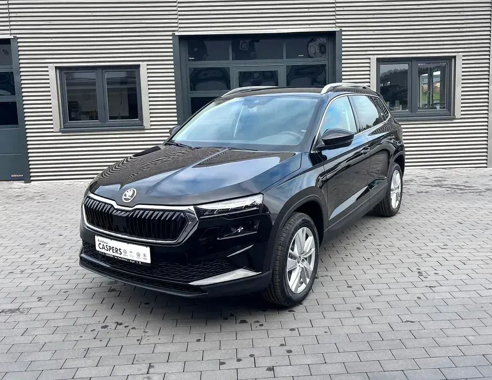 Neu Skoda Karoq Selection 150 PS (110 kW) 2025 Schwarz SUV